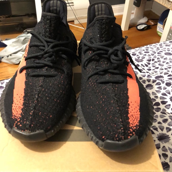 Yeezy 350 v2 red stripes - Picture 2 of 4